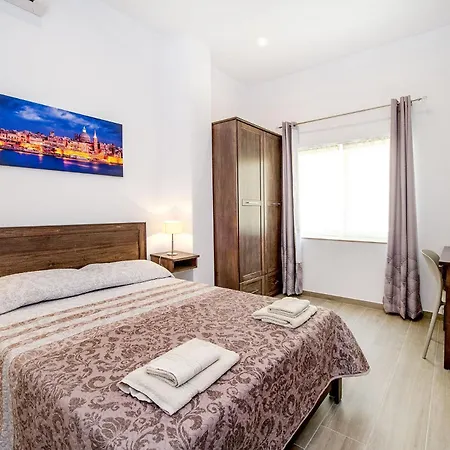 11 Seabreeze House * Sliema