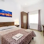 11 Seabreeze House * Слима