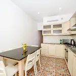 Проживание в семье 11 Seabreeze House Слима