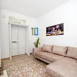 11 Seabreeze House * Слима