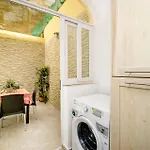 11 Seabreeze House Слима