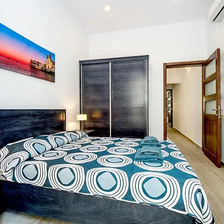 11 Seabreeze House *